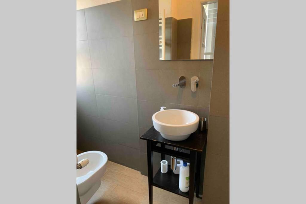 Appartamento Splendido Con Tutti Servizi In Zona Navigli Milano Exterior foto